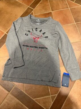 Fanatics Gray Chicago Bulls Long-Sleeve Sweatshirt